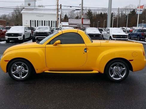 Used 2006 Chevrolet SSR w/ Preferred Equipment Group image 14