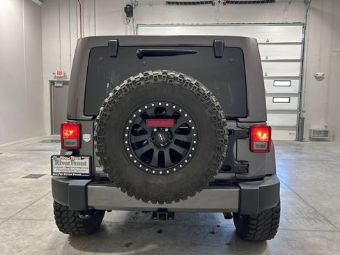 Used 2018 Jeep Wrangler Unlimited Sahara w/ Connectivity Group AWD/4WD image 7