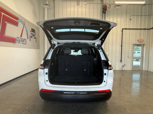 Used 2024 Jeep Grand Cherokee L Altitude AWD/4WD image 18