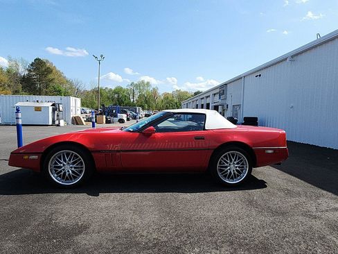 Used 1990 Chevrolet Corvette Convertible image 2