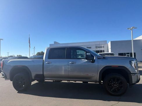Used 2026 GMC Sierra 2500 AT4 AWD/4WD image 4
