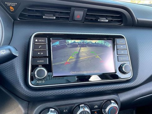 Used 2022 Nissan Kicks S image 19