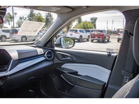 Used 2026 Chevrolet Trax LT w/ Driver Confidence Package FWD image 19