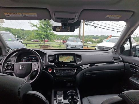 Used 2021 Honda Pilot Touring image 10