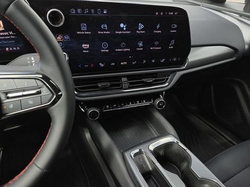 Used 2024 Chevrolet Equinox EV RS image 33