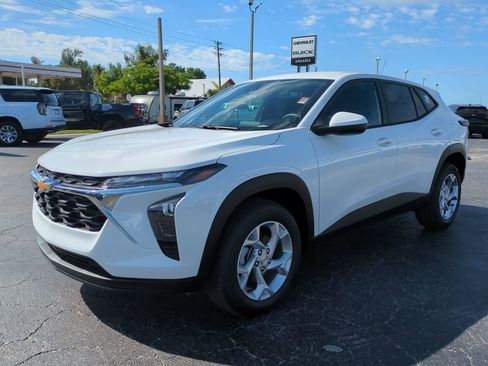 New 2026 Chevrolet Trax LS FWD image 8