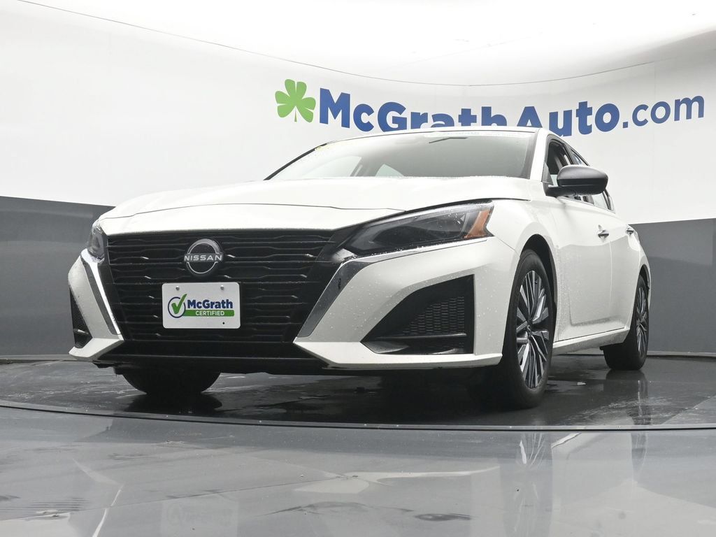Used 2025 Nissan Altima 2.5 SV FWD image 7