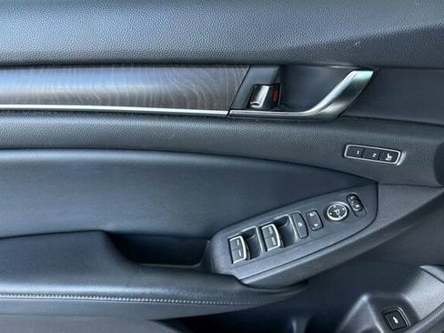 Used 2018 Honda Accord Touring image 11
