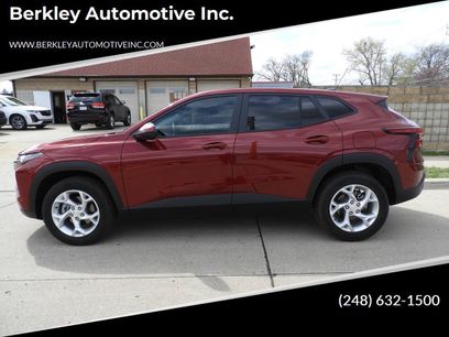 Used 2025 Chevrolet Trax LS w/ LS Convenience Package