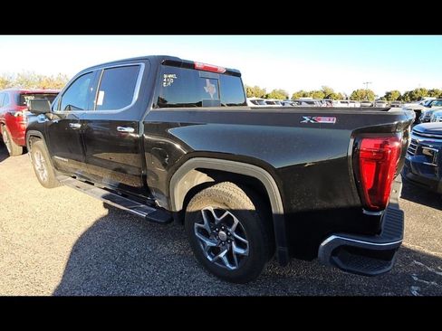 Used 2023 GMC Sierra 1500 SLT image 2