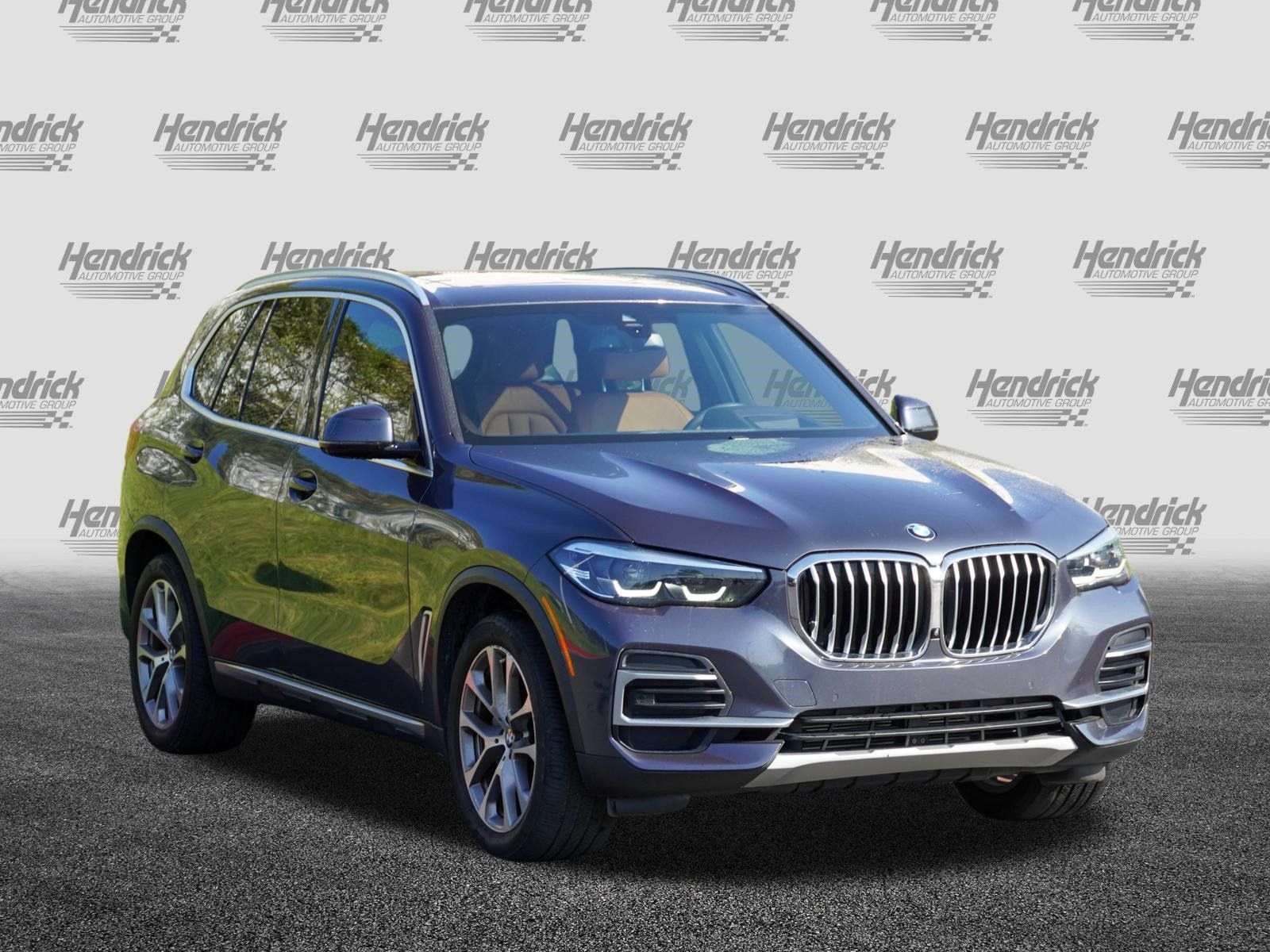 Used 2022 BMW X5 xDrive40i w/ Premium Package AWD/4WD image 2
