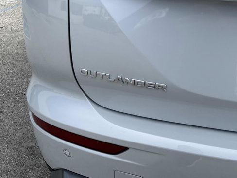 New 2025 Mitsubishi Outlander SE image 5