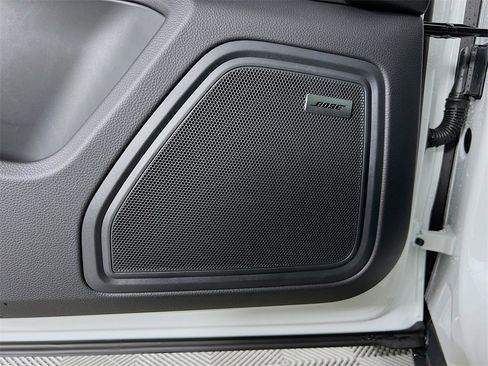 New 2026 Porsche Macan image 21