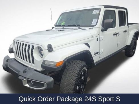 Used 2023 Jeep Gladiator Sport image 3