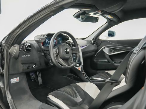 Used 2026 McLaren 750S Spider RWD image 4