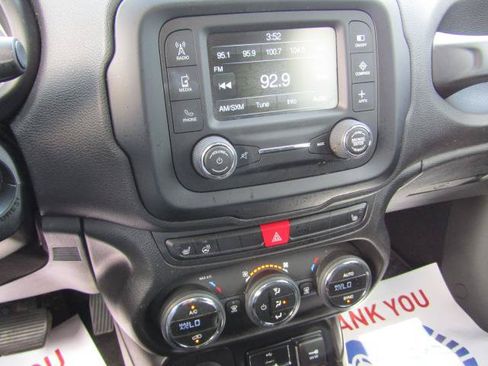 Used 2017 Jeep Renegade Altitude AWD/4WD image 20