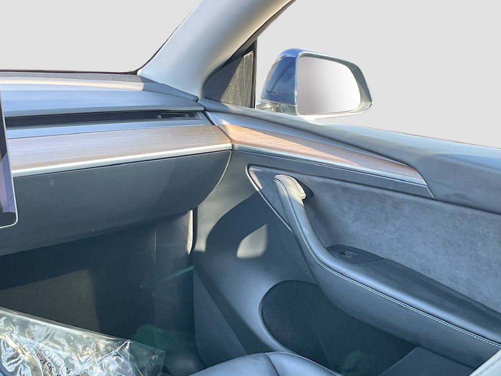 Used 2024 Tesla Model Y Long Range AWD/4WD image 24