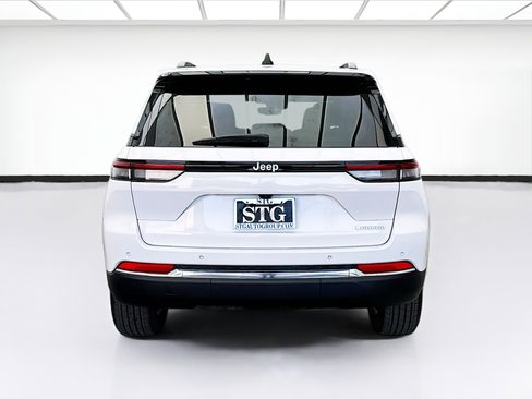 Used 2024 Jeep Grand Cherokee Laredo X RWD image 5