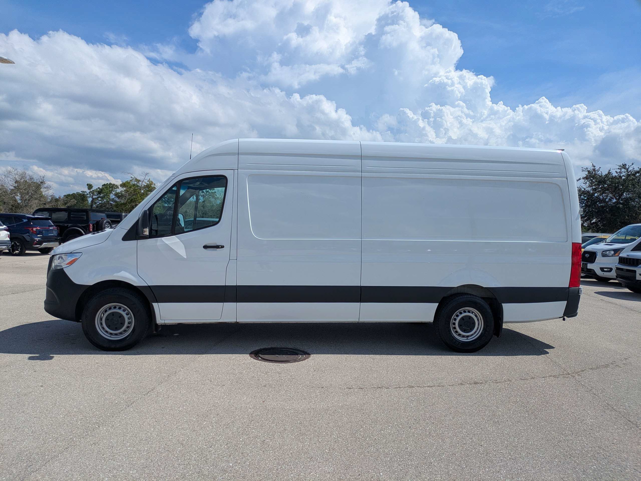 Used 2025 Mercedes-Benz Sprinter 2500 image 8