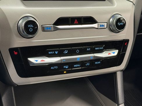 Used 2024 Ford Explorer XLT w/ Class IV Trailer Tow Package image 17