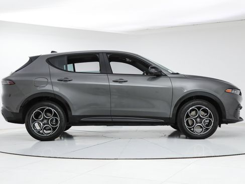 New 2026 Alfa Romeo Tonale Sprint w/ Red Premium Package AWD/4WD image 4