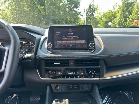 Used 2025 Nissan Rogue SV AWD/4WD image 22