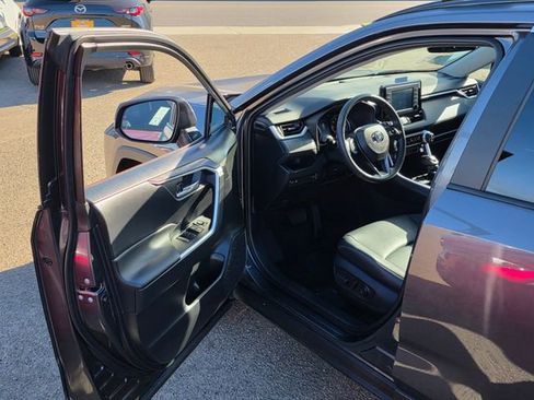 Used 2022 Toyota RAV4 XLE Premium image 38
