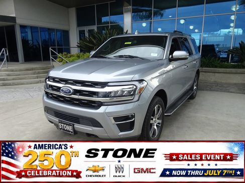 Used 2022 Ford Expedition Limited AWD/4WD image 3