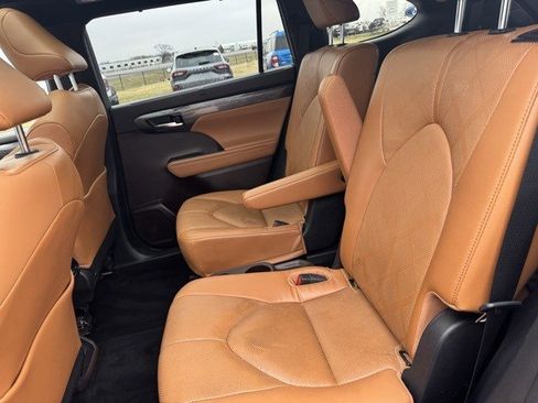 Used 2022 Toyota Highlander Platinum image 27