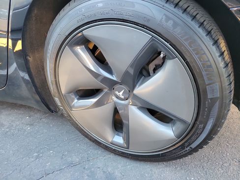 Used 2018 Tesla Model 3 Long Range image 5