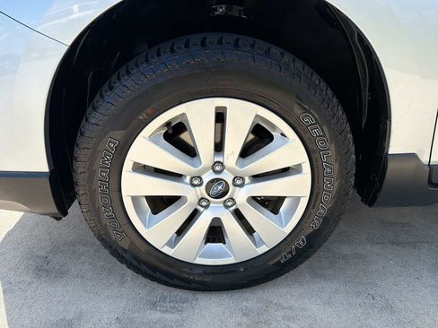 Used 2017 Subaru Outback 2.5i Premium image 10