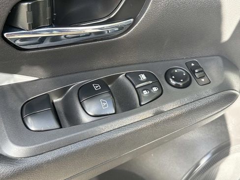 Used 2023 Nissan Kicks SR w/ SR Premium Package FWD image 19