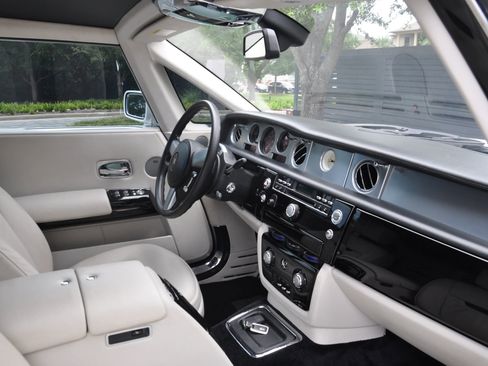 Used 2009 Rolls-Royce Phantom Coupe image 31