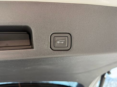 Used 2025 GMC Acadia Denali w/ Super Cruise Package FWD image 33