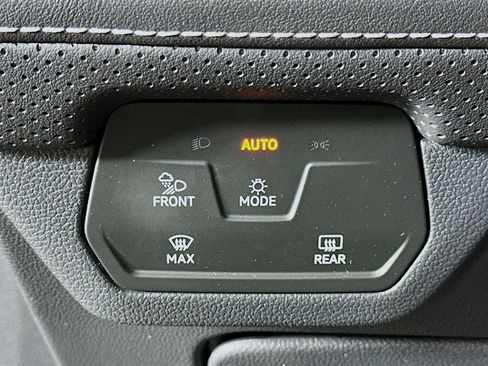 Used 2025 Volkswagen Atlas SE image 17