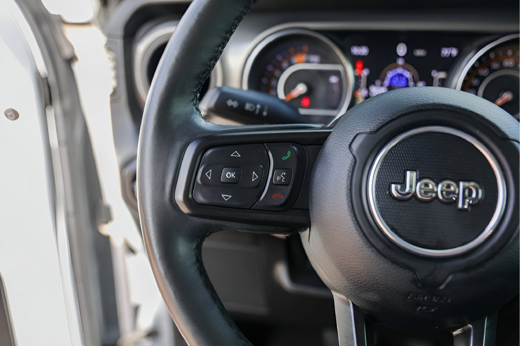 Used 2023 Jeep Wrangler Sport AWD/4WD image 16