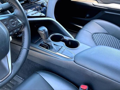 Used 2022 Toyota Camry SE FWD image 16