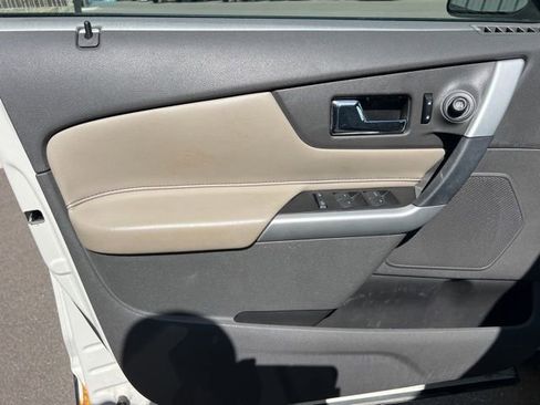 Used 2013 Ford Edge SEL FWD image 19