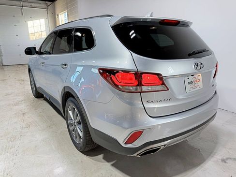 Used 2017 Hyundai Santa Fe SE image 5