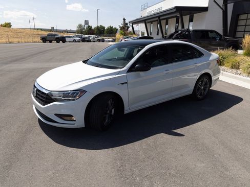 Used 2021 Volkswagen Jetta R-Line image 3