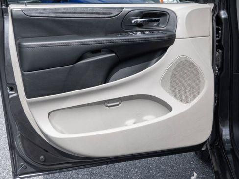 Used 2017 Dodge Grand Caravan SE w/ Power Window Group FWD image 12
