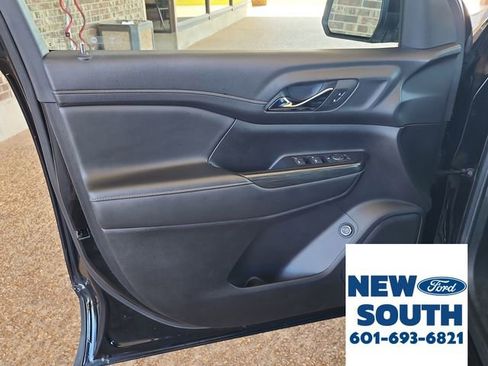 Used 2023 GMC Acadia SLT image 9