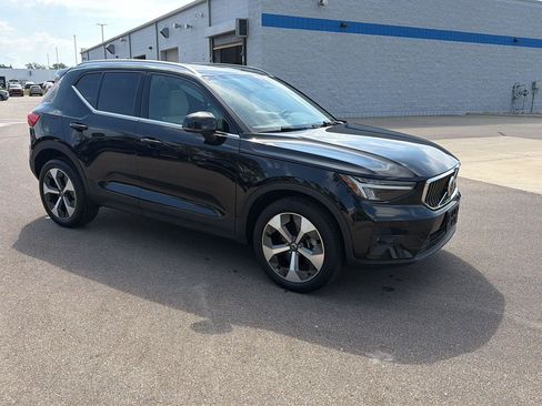 Used 2023 Volvo XC40 B5 Plus w/ Climate Package AWD/4WD image 7