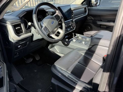 Used 2022 Ford Expedition Max XLT image 3