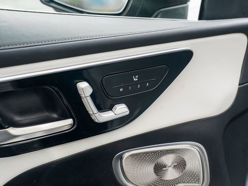 Used 2025 Mercedes-Benz GLC 350e 4MATIC image 10