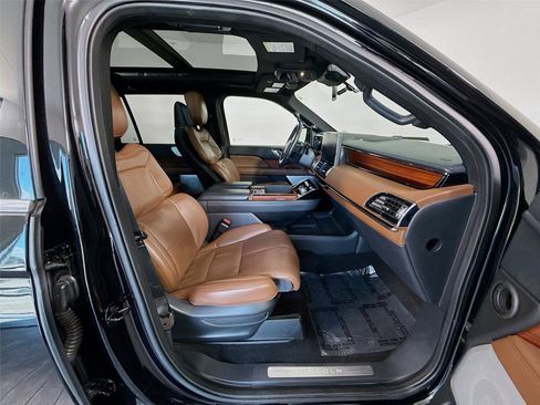 Used 2023 Lincoln Navigator Reserve AWD/4WD image 8