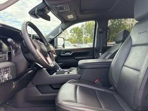 Used 2024 GMC Sierra 3500 Denali image 9