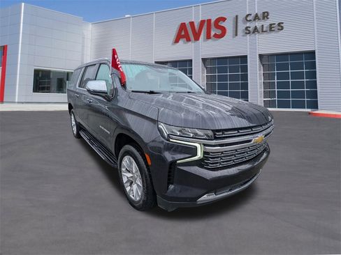 Used 2023 Chevrolet Suburban Premier image 3