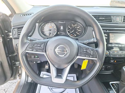 Used 2017 Nissan Rogue S w/ Appearance Package FWD image 13