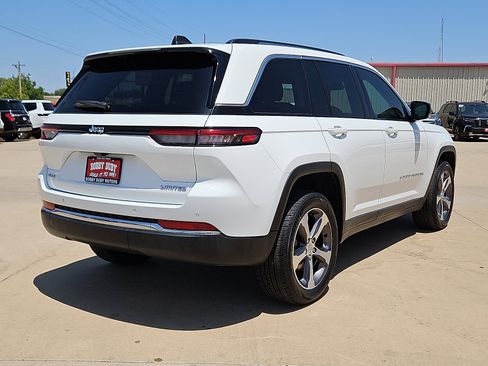 Used 2023 Jeep Grand Cherokee Limited AWD/4WD image 3